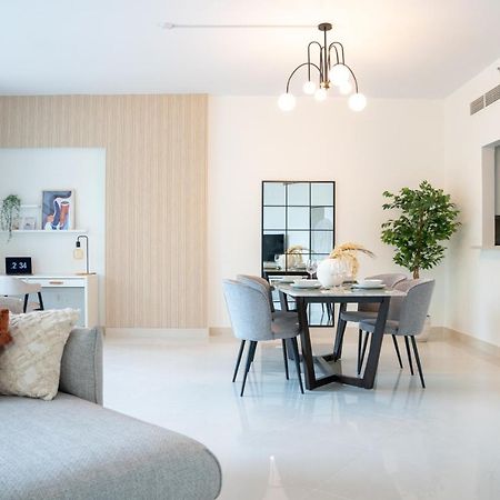 Higuests - Elegant Apt With Terrace Minutes From Burj Khalifa Дубай Экстерьер фото